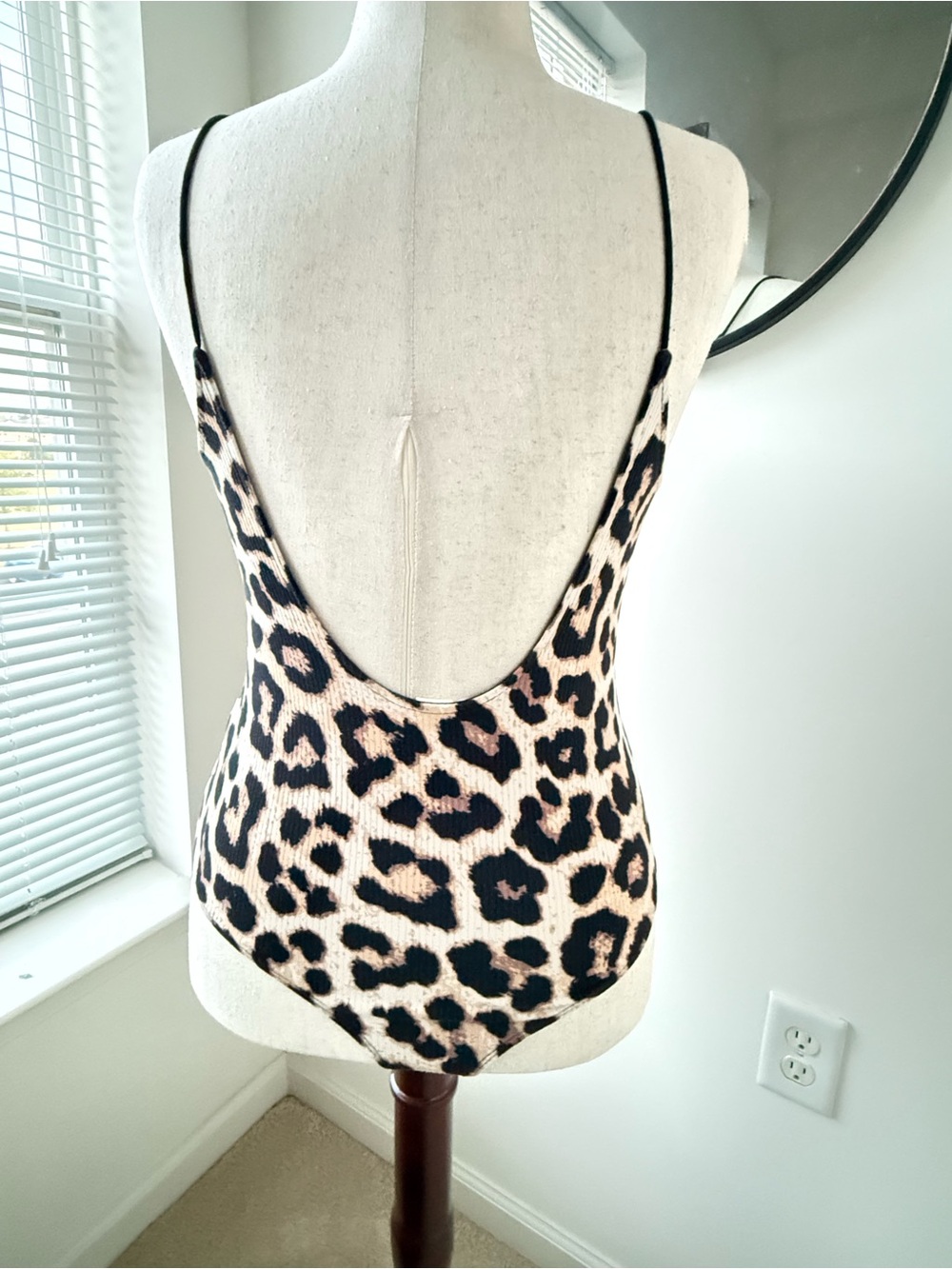 NWOT H&M Leopard Print Ribbed Bodysuit- Beige & Black - Picture 2 of 3